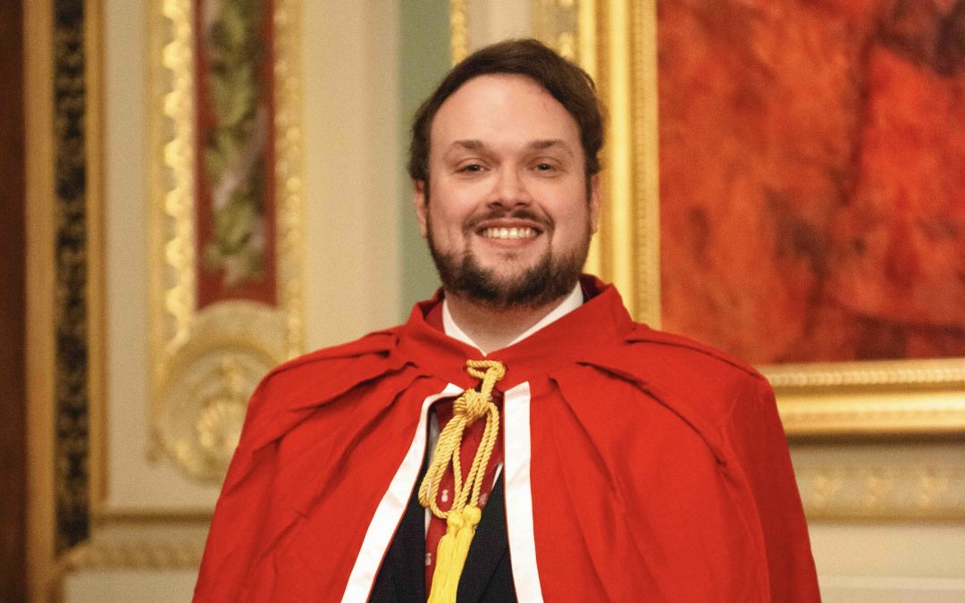 Lewis Hooper Installed as Court Assistant