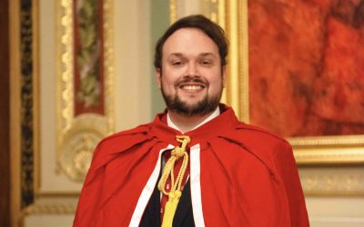 Lewis Hooper Installed as Court Assistant